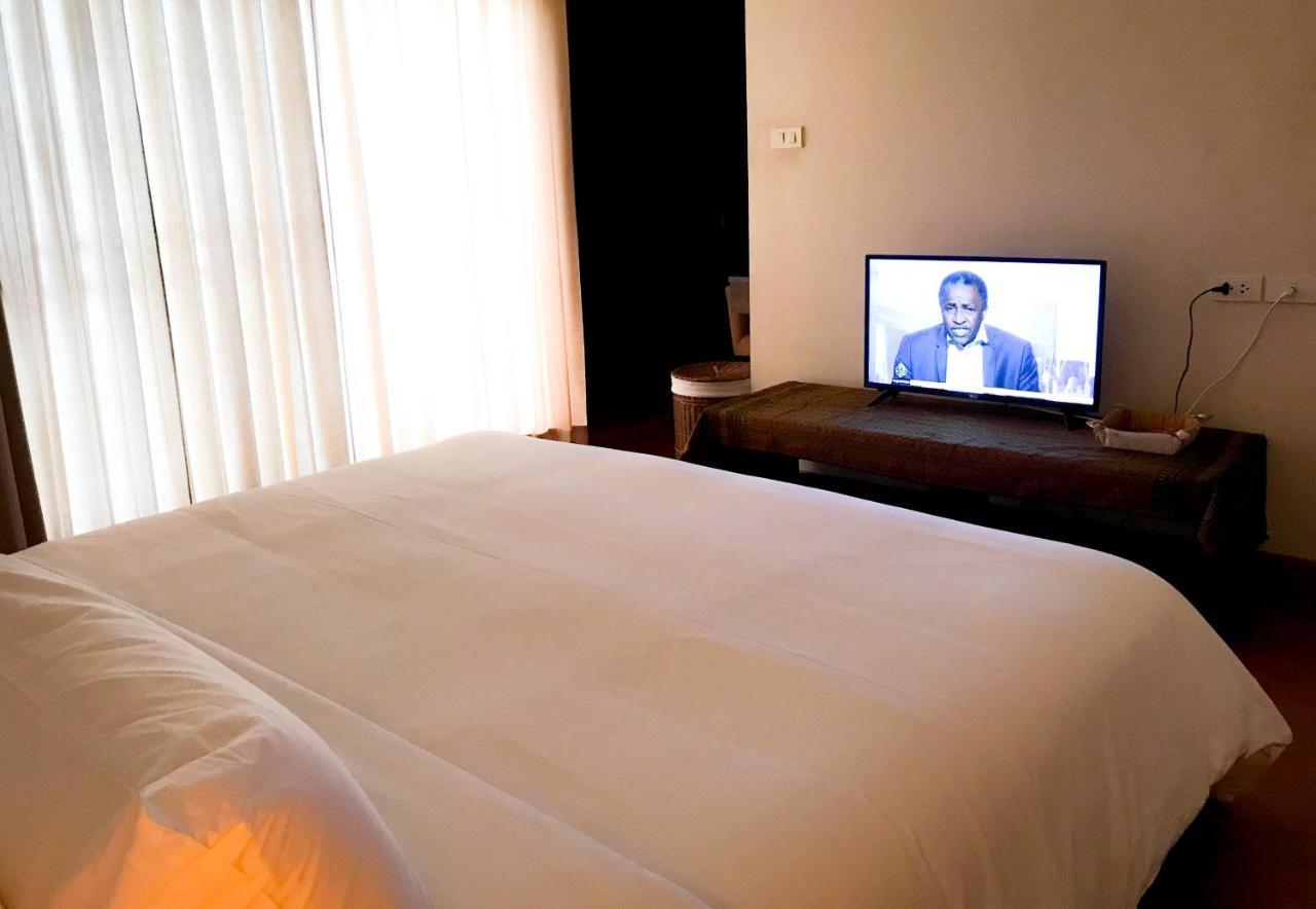 Siam Bright Suite Bangkok Exterior photo